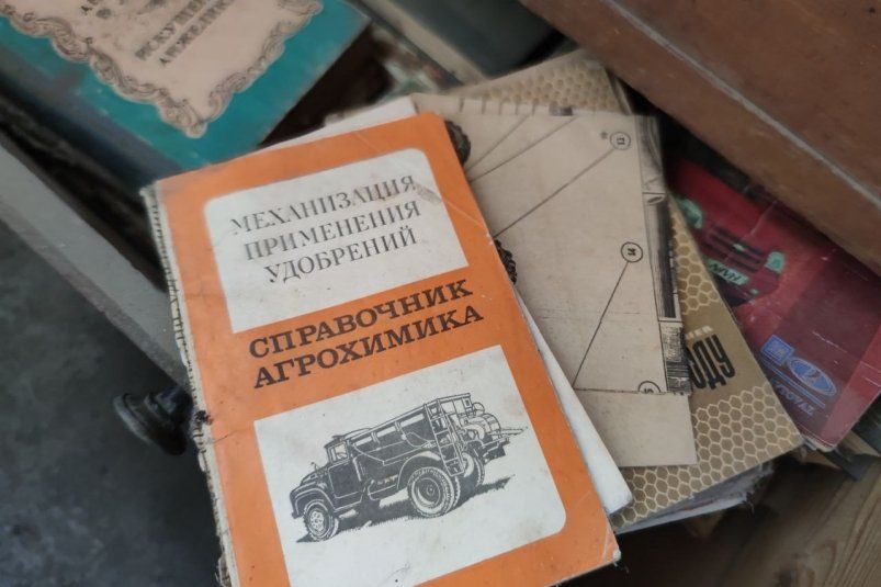    -      300 000   