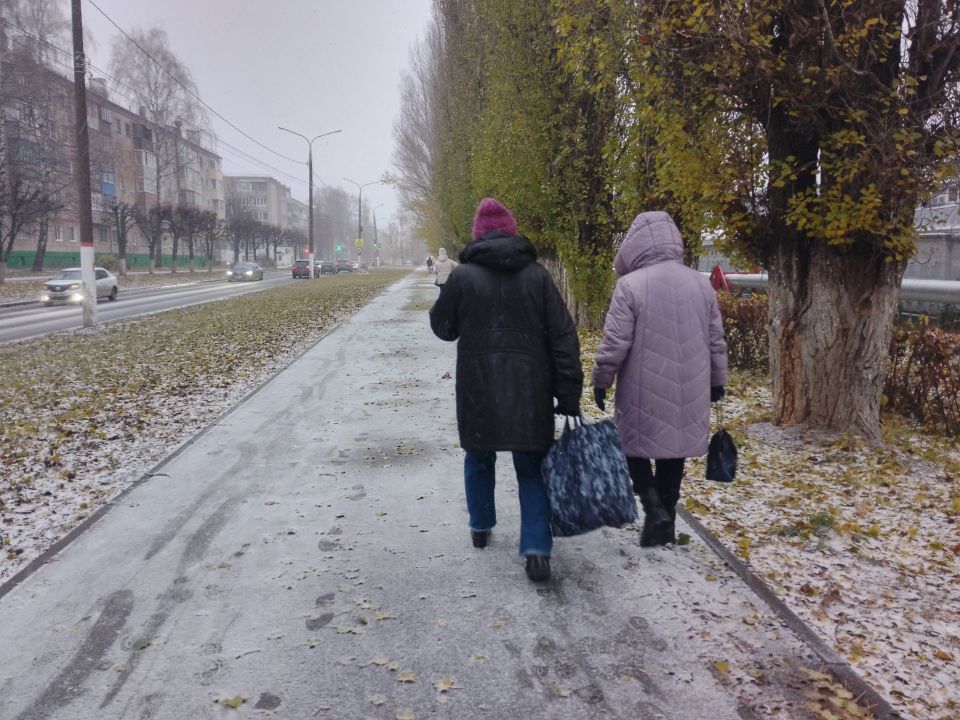 Независимо от дохода. С июня к пенсии прибавят 2900 рублей Независимо от дохода. С июня к пенсии прибавят 2900 рублей