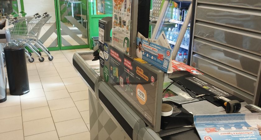 Больше ни за что не расплачусь картой на кассе "Магнита" и "Пятерочке": оказалось, что кассиры тайком считывают эти данные