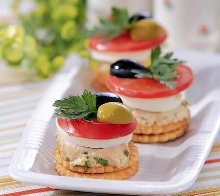 Канапе с печеночным паштетом