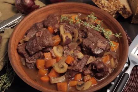 Покорите гурманов: секреты оригинального мяса по-бургундски