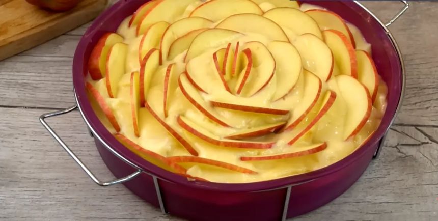 Творим шедевр из простоты: Рецепт яблочной шарлотки, который покорит любого