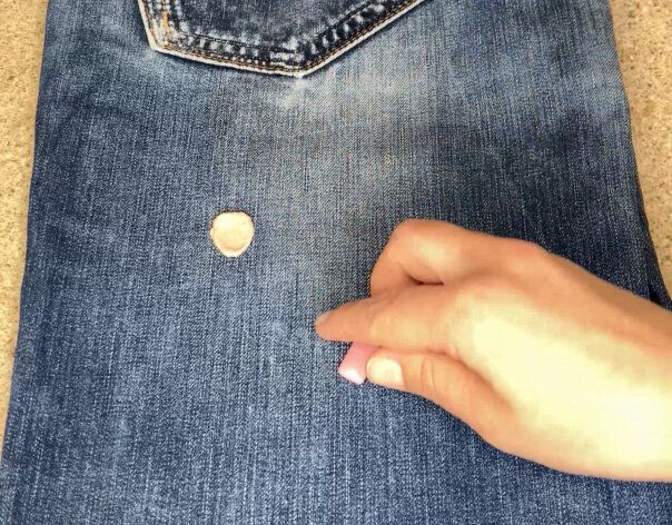 Эффективные способы удаления жевательной резинки с одежды