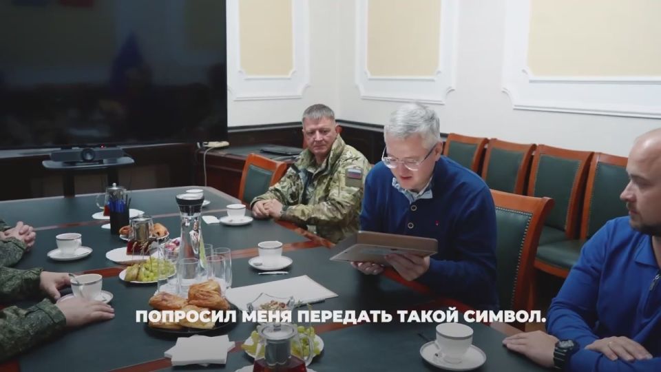 Глава региона встретился с камчатскими морпехами и передал им гуманитарку и намоленную икону