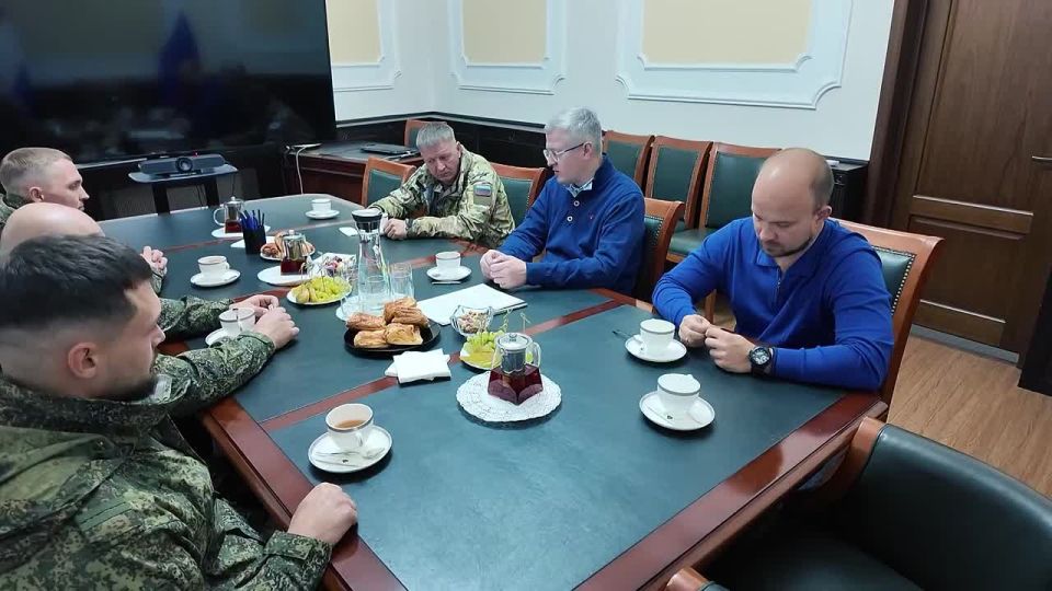 Губернатор Камчатского края Владимир Солодов встретился с военнослужащими 40-й бригады морской пехоты