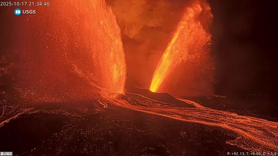 Выбросы лавы до 450 метров в высоту начал извергать вулкан Килауэа на Гавайях