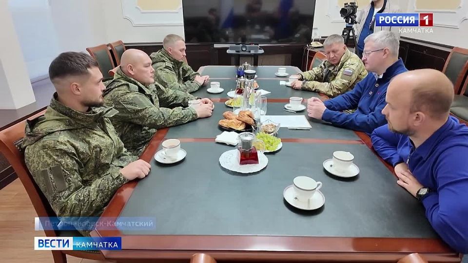 Владимир Солодов во время рабочей поездки в Москву встретился с бойцами 40-й бригады морской пехоты, которые участвовали в освобождении населённых пунктов в Донецкой народной республике и Курской области