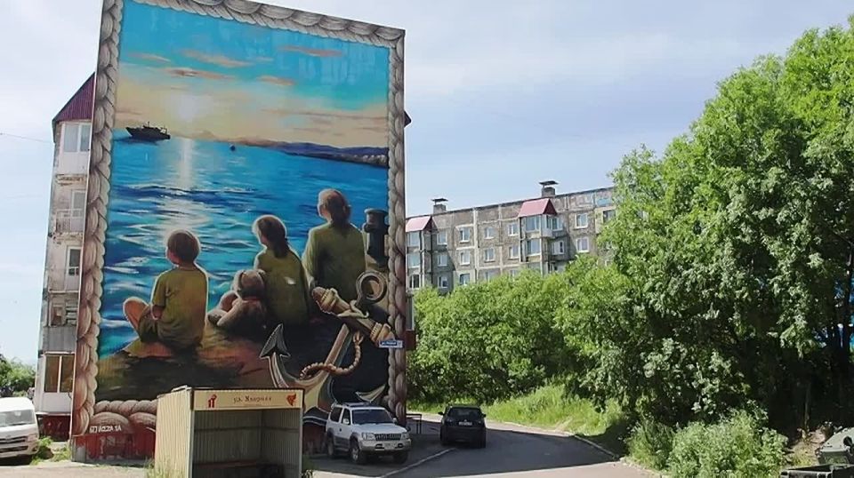 Вернулся! Семья встречает мужа и отца, рыбака, который был в рейсе несколько месяцев