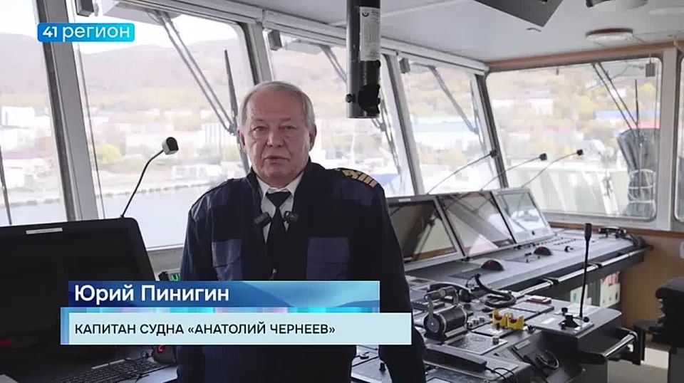 Запас продуктов первой необходимости на зиму отправили в Палану и Тигильский округ на борту судна «Анатолий Чернеев» по поручению главы региона