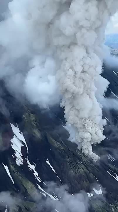 Вулкан Крашенинникова на Камчатке пробудился спустя почти 500 лет покоя