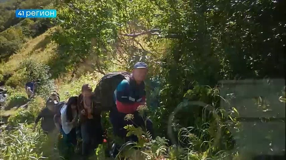 Мемориальную доску Заслуженному учителю России, Почётному гражданину Елизовского района Владимиру Орловскому открыли в городе Елизово