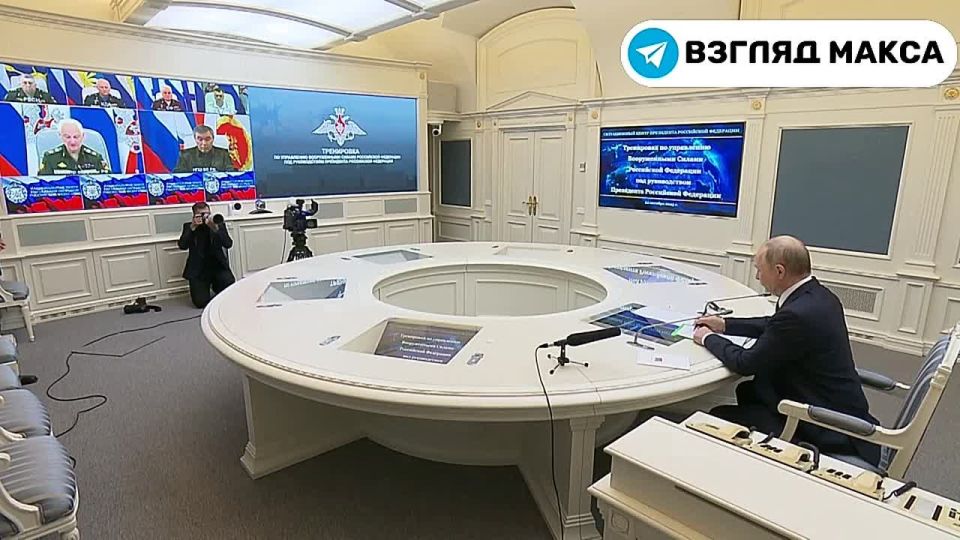 Под руководством Верховного Главнокомандующего Вооружёнными Силами Российской Федерации Владимира Путина проведена тренировка стратегических ядерных сил с привлечением их наземной, морской и авиационной составляющих
