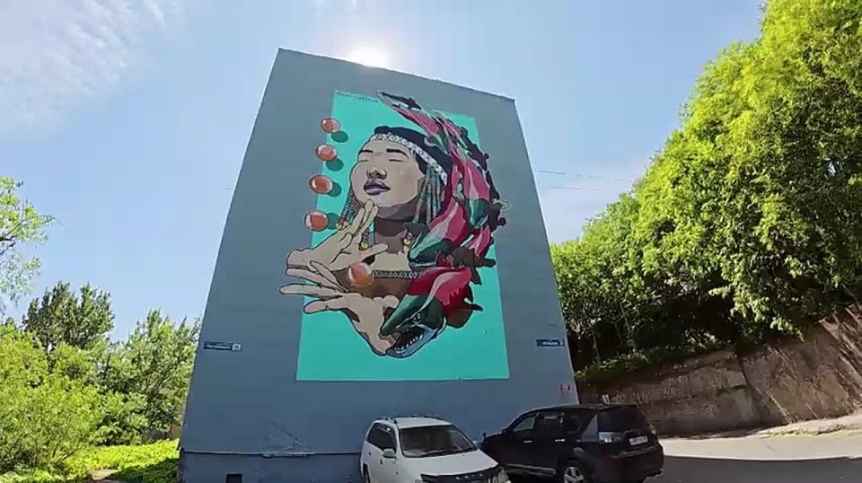 Девушка-шаман проводит древний обряд привлечения рыбы