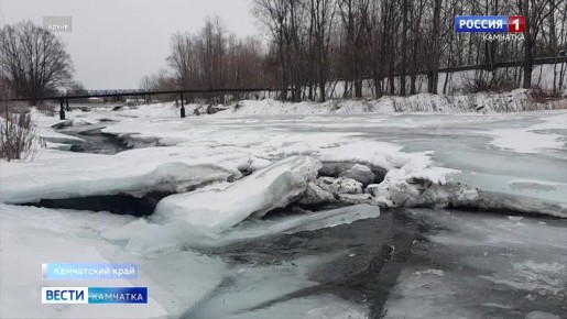 В связи с первыми заморозками, в северной части полуострова, на реках и водоёмах начал формироваться тонкий лёд