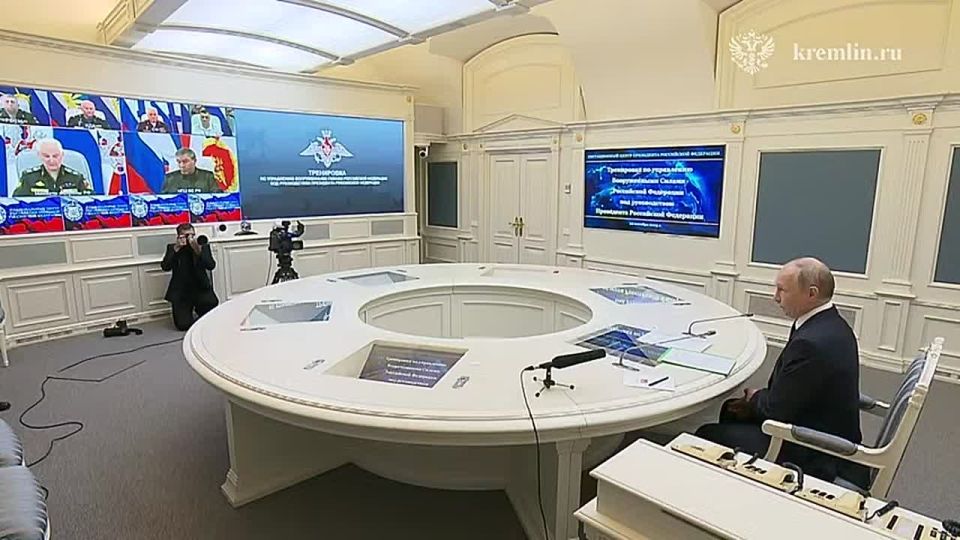 Юрий Баранчик: Под руководством Владимира Путина была проведена плановая тренировка стратегических ядерных сил России с участием их наземных, морских и воздушных компонентов