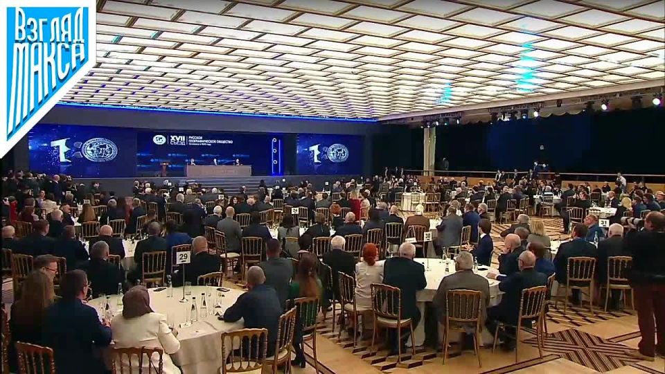 Владимир Путин посетил XVII съезд Русского географического общества