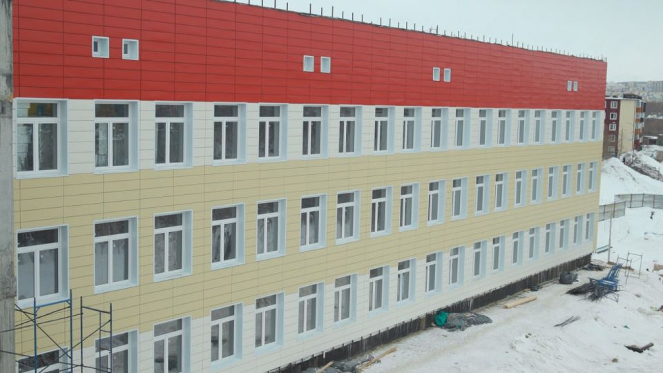 Суд обязал подрядчика устранить недостатки в новом корпусе школы №33