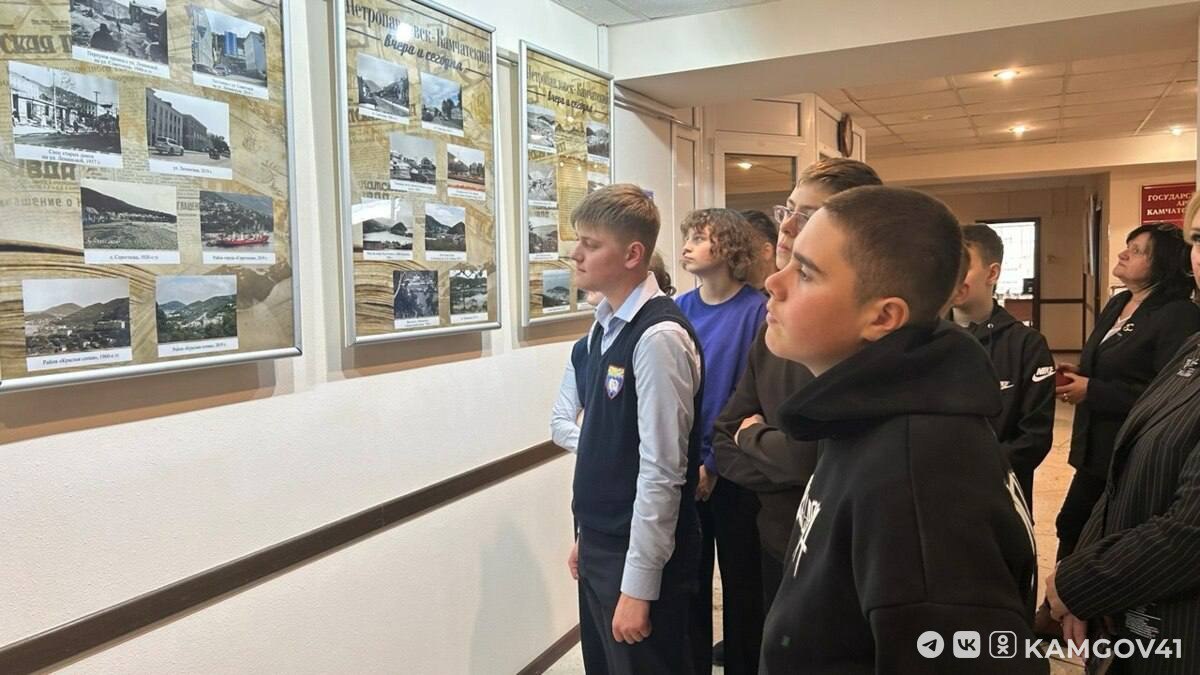 Камчатские школьники познакомились с выставкой «Земля моя, ты выиграешь бой...» Камчатские школьники познакомились с выставкой «Земля моя, ты выиграешь бой...»