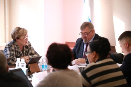 Предсессионная работа в краевом парламенте продолжается