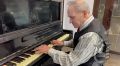 Можно помочь 82-летнему музыканту, пострадавшему от пьяных дебоширов