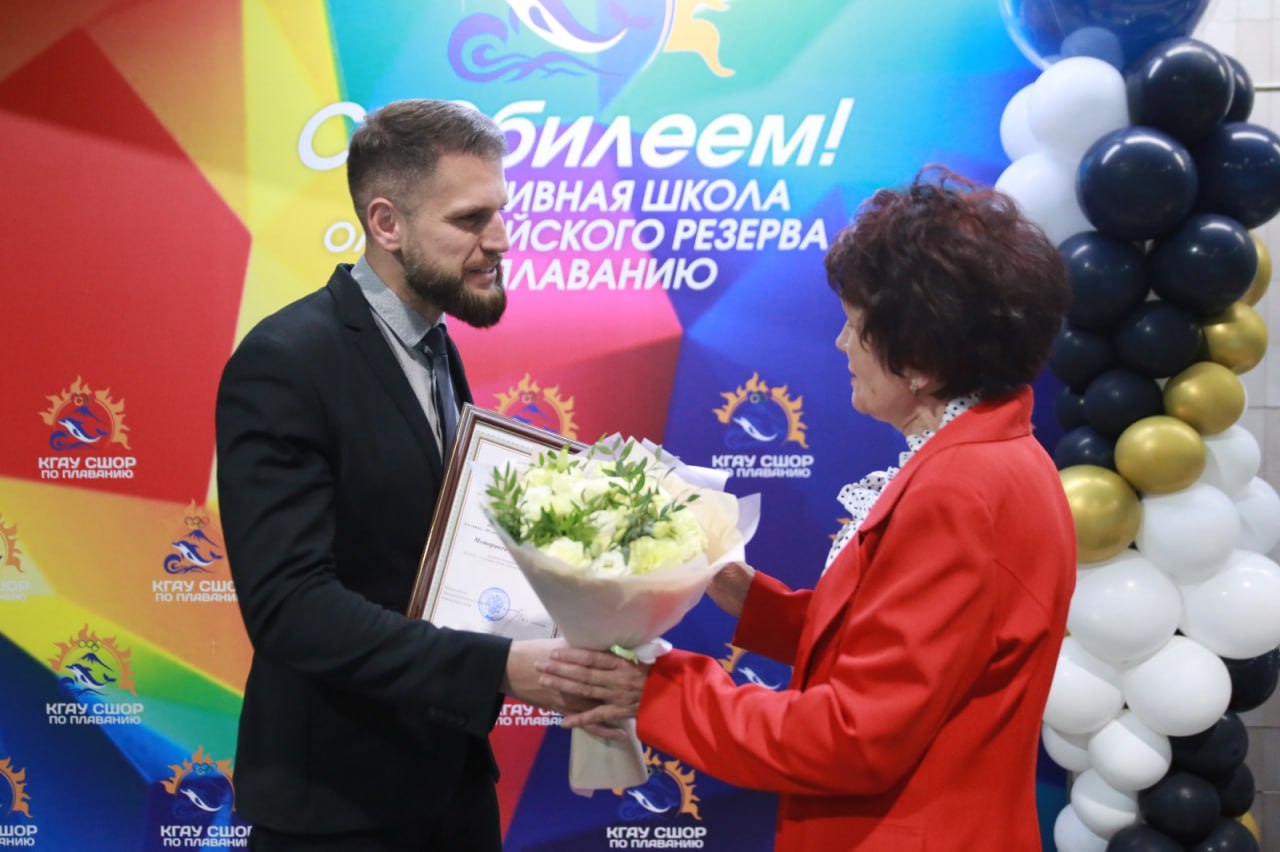 Дмитрий Тимофеев поздравил спортивную школу олимпийского резерва по плаванию с 40-летним юбилеем Дмитрий Тимофеев поздравил спортивную школу олимпийского резерва по плаванию с 40-летним юбилеем
