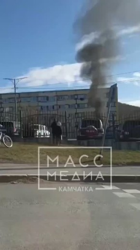 Автомобиль горит в Петропавловске-Камчатском