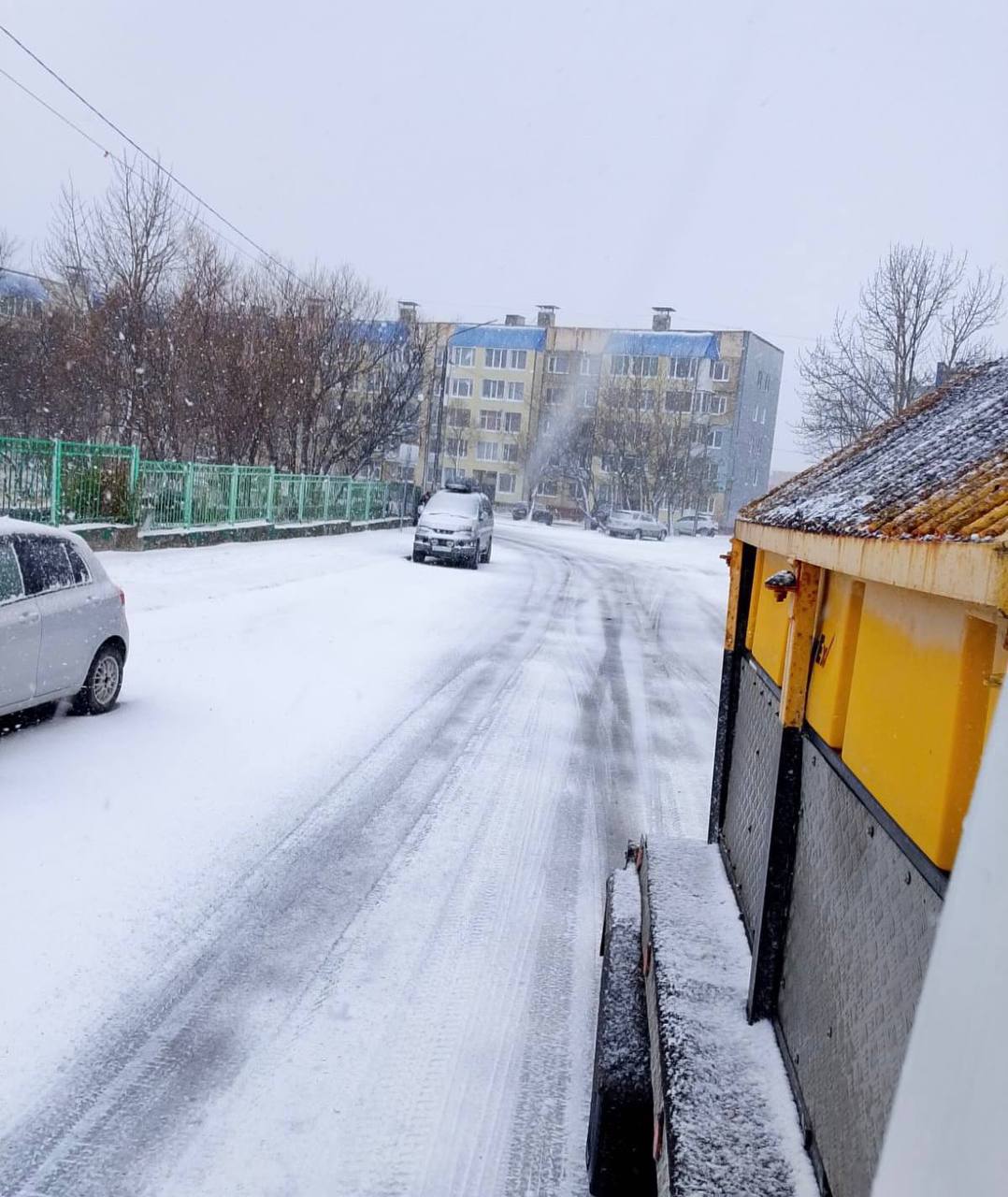 Город день за днём. 28 октября 2025 года Дорожные службы работают в усиленном режиме Город день за днём. 28 октября 2025 года Дорожные службы работают в усиленном режиме