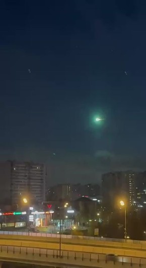 Над Москвой этой ночью пролетел загадочный зелёный объект
