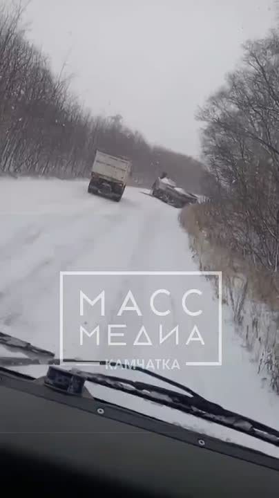 Машина с песком не доехала до города