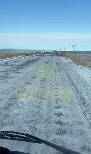 Дорогу на Октябрьский подмывает во время шторма Свежими кадрами с участка делится подписчик