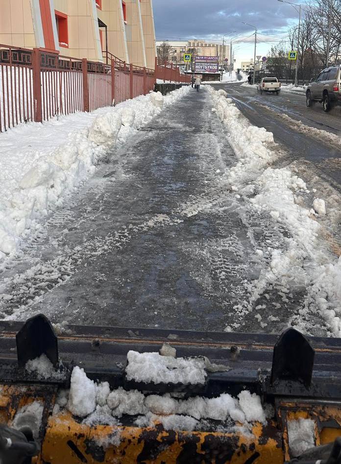 Город день за днем. 29 октября 2025 года Дорожные службы продолжают устранять последствия циклона Город день за днем. 29 октября 2025 года Дорожные службы продолжают устранять последствия циклона