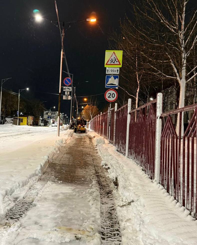 Город день за днем. 29 октября 2025 года Дорожные службы продолжают устранять последствия циклона Город день за днем. 29 октября 2025 года Дорожные службы продолжают устранять последствия циклона