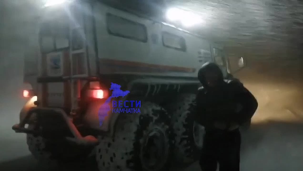 Спасатели КГКУ "ЦОД" поделились кадрами со спасательной операции в районе Авачинского вулкана