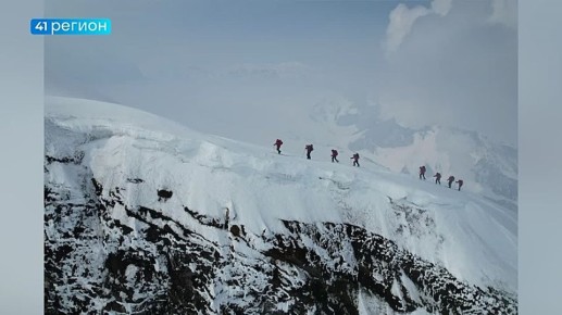 Поощрить спасателей, которые вызволили из снежного плена туристов с Авачинского перевала, собирается временно исполняющий обязанности Министра по чрезвычайным ситуациям Камчатского края Сергей Лебедев