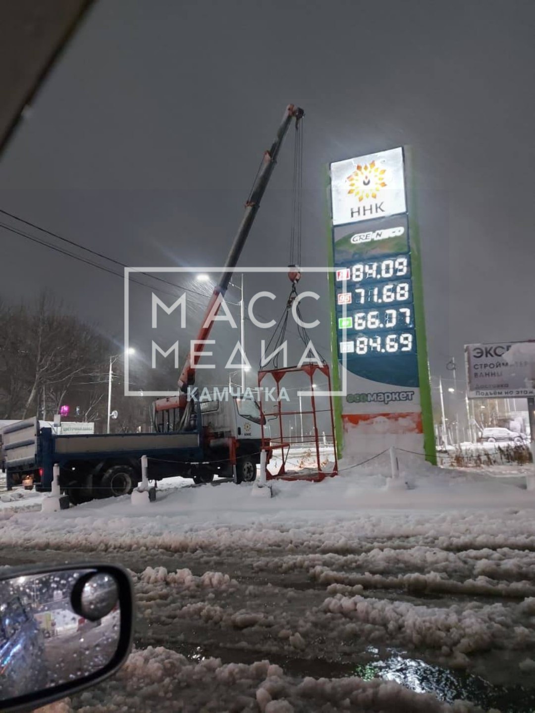 Пока все спали, ННК повысил цену на бензин