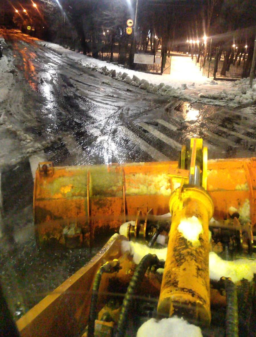 Город день за днем. 29 октября 2025 года Дорожные службы продолжают устранять последствия циклона Город день за днем. 29 октября 2025 года Дорожные службы продолжают устранять последствия циклона