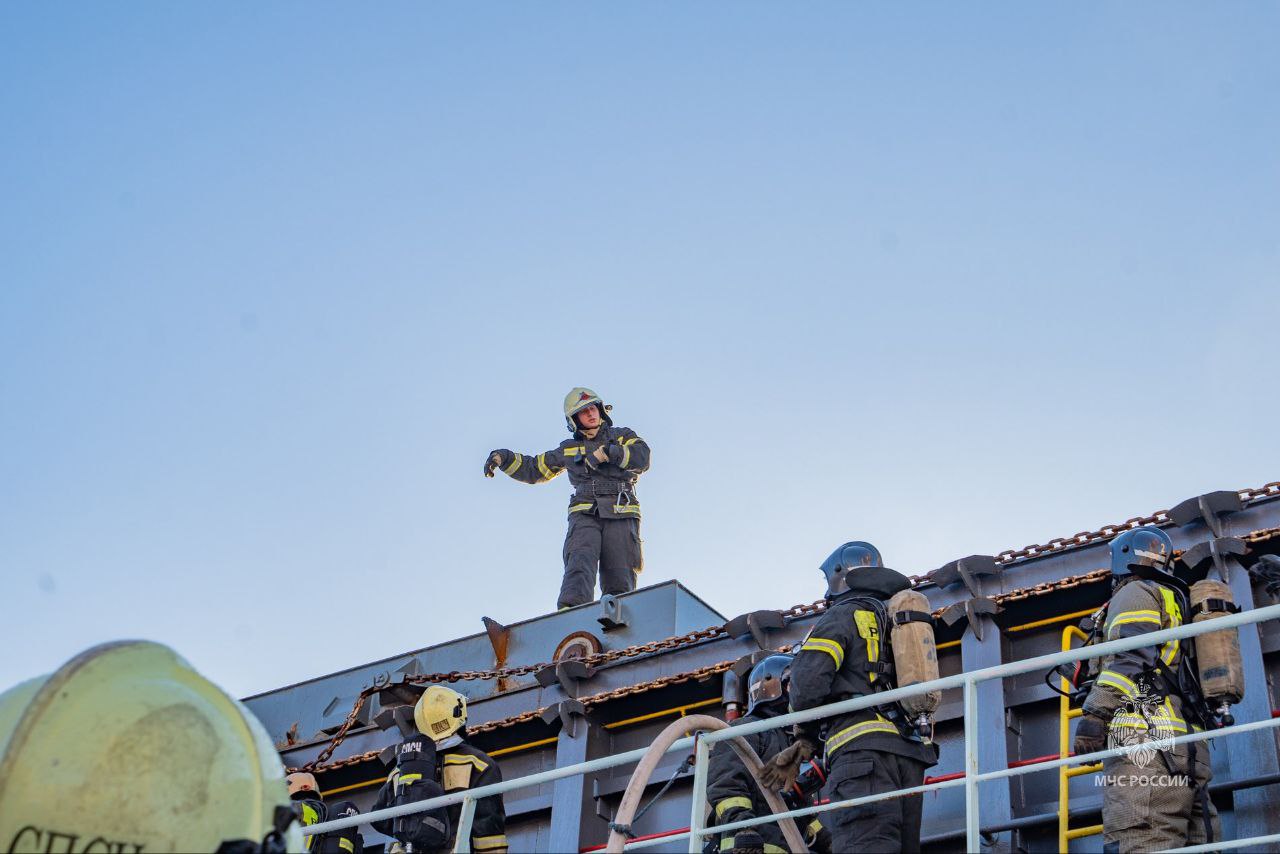 Пожар на китайском судне в морском порту Петропавловска ликвидирован Пожар на китайском судне в морском порту Петропавловска ликвидирован