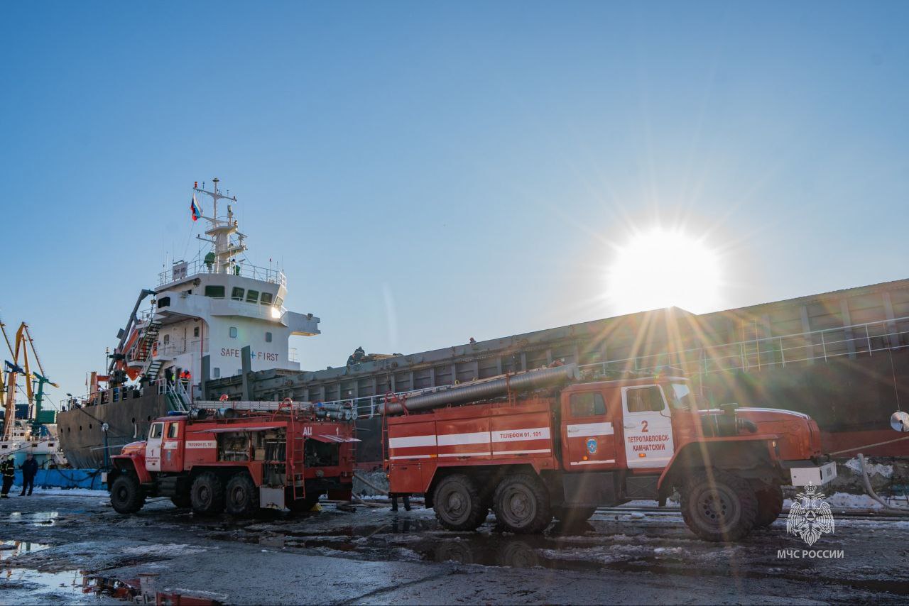 Пожар на китайском судне в морском порту Петропавловска ликвидирован Пожар на китайском судне в морском порту Петропавловска ликвидирован