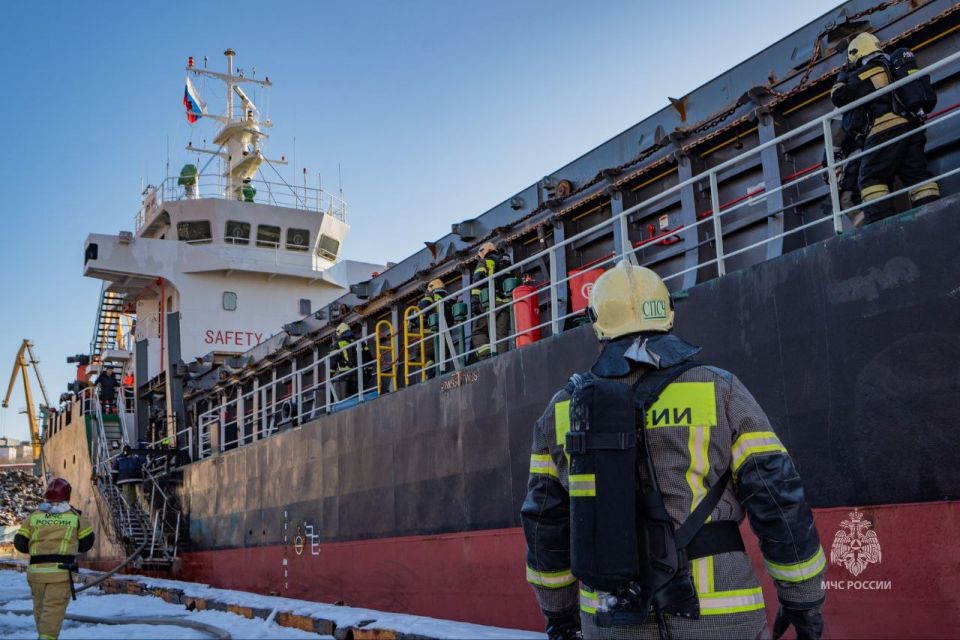 Пожар на китайском судне в морском порту Петропавловска ликвидирован