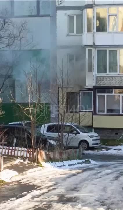 Один человек погиб в пожаре в квартире на ул. Виталия Кручины 10/2, который вспыхнул сегодня днем в краевой столице Информация по пострадавшим уточняется