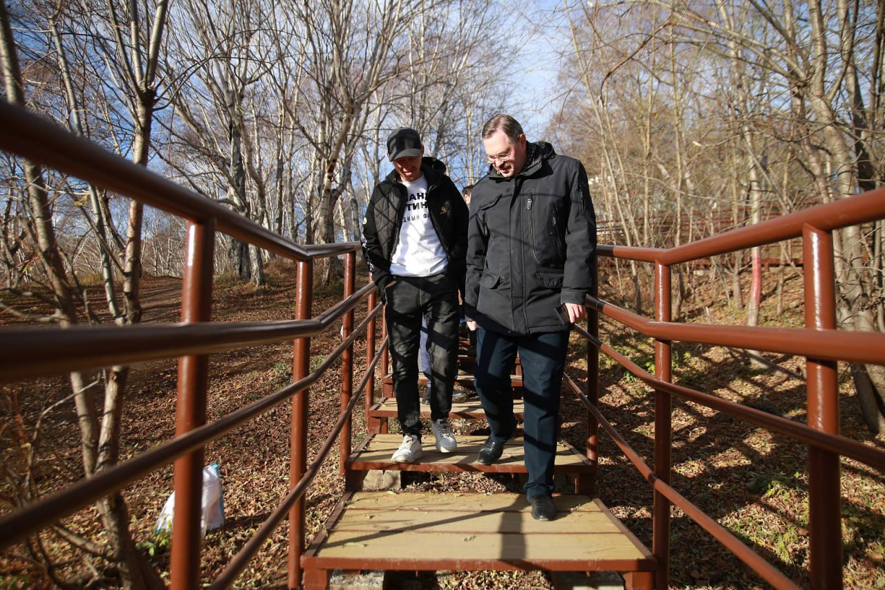 Краевой депутат Владимир Агеев и мониторинговая группа проверили качество новой экологической пешеходной тропы от парка Победы до автобусной остановки на улице Академика Королёва в Петропавловске-Камчатском Краевой депутат Владимир Агеев и мониторинговая группа проверили качество новой экологической пешеходной тропы от парка Победы до автобусной остановки на улице Академика Королёва в Петропавловске-Камчатском