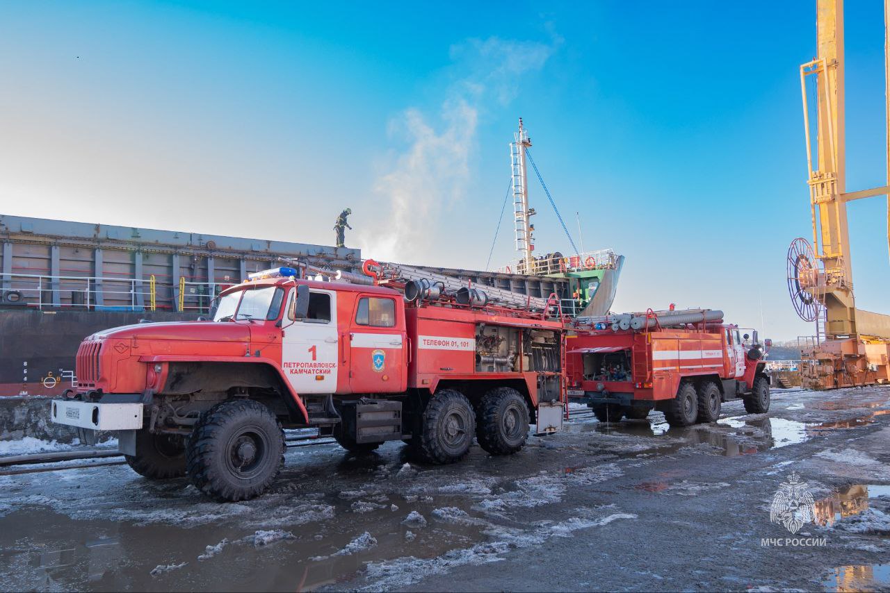 Пожар на китайском судне в морском порту Петропавловска ликвидирован Пожар на китайском судне в морском порту Петропавловска ликвидирован
