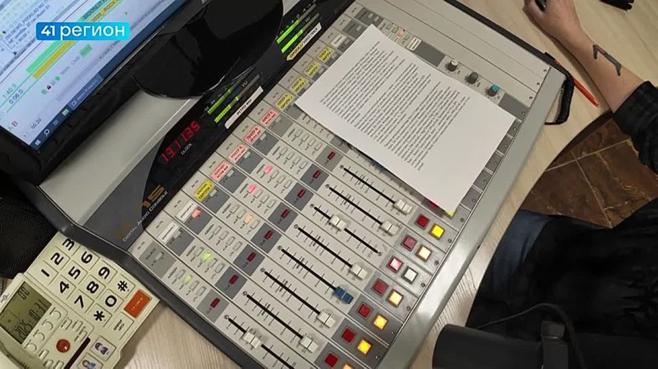 Викторина «Кинокайф» проходит по утрам на «Европе Плюс Камчатка», в качестве приза – билет на двоих в киноцентр, а всё, что нужно сделать, чтобы бесплатно оказаться в кинозале – выбрать правильный вариант ответа и опередить...