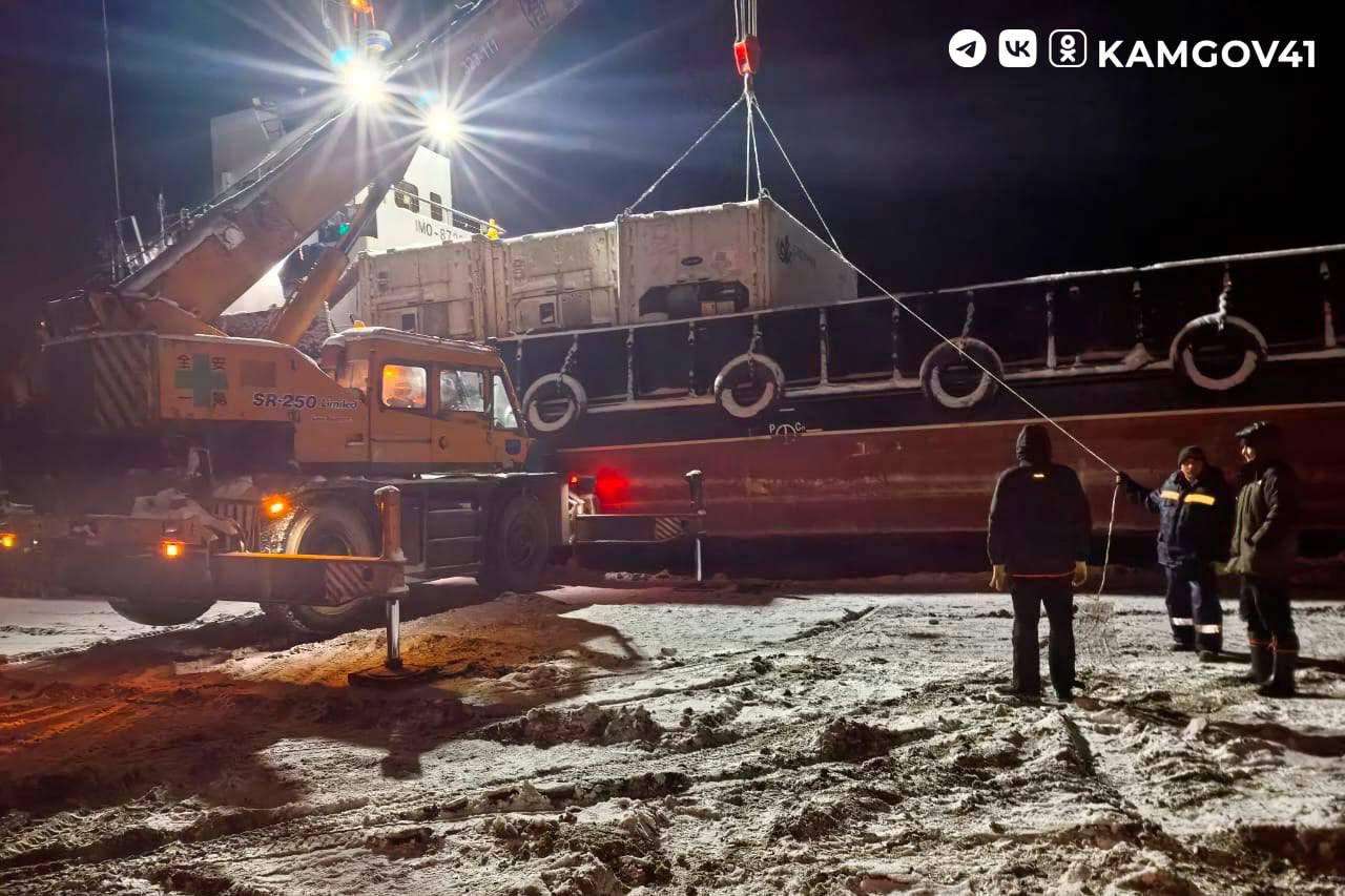 Выгрузка социально значимых грузов с судна «Анатолий Чернеев» в п. Палана завершена Выгрузка социально значимых грузов с судна «Анатолий Чернеев» в п. Палана завершена