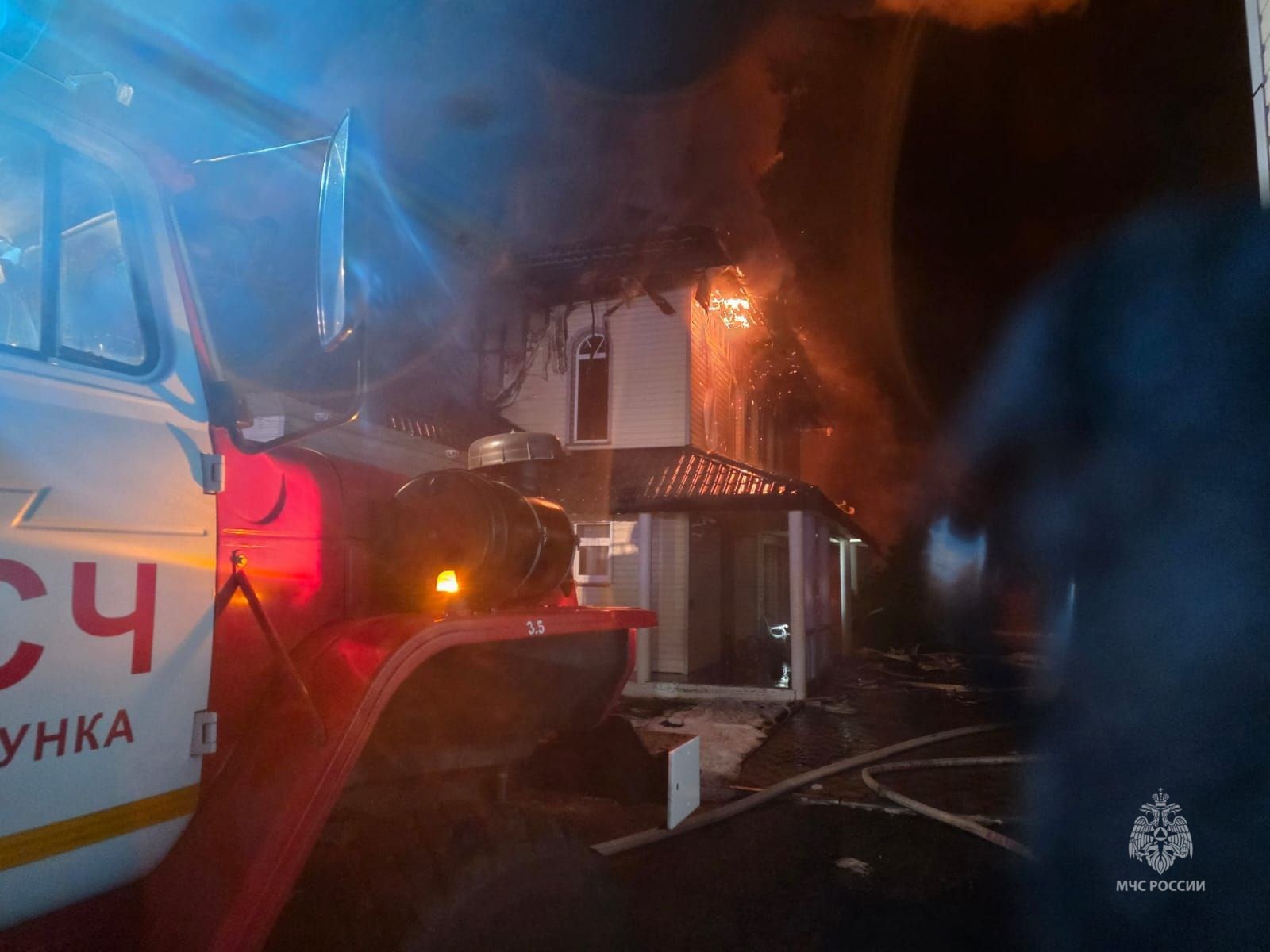 Пожар случился на загородной усадьбе в Паратунке Пожар случился на загородной усадьбе в Паратунке