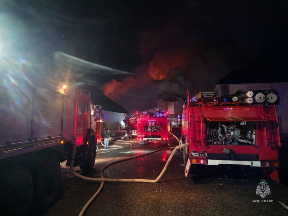 Пожар случился на загородной усадьбе в Паратунке