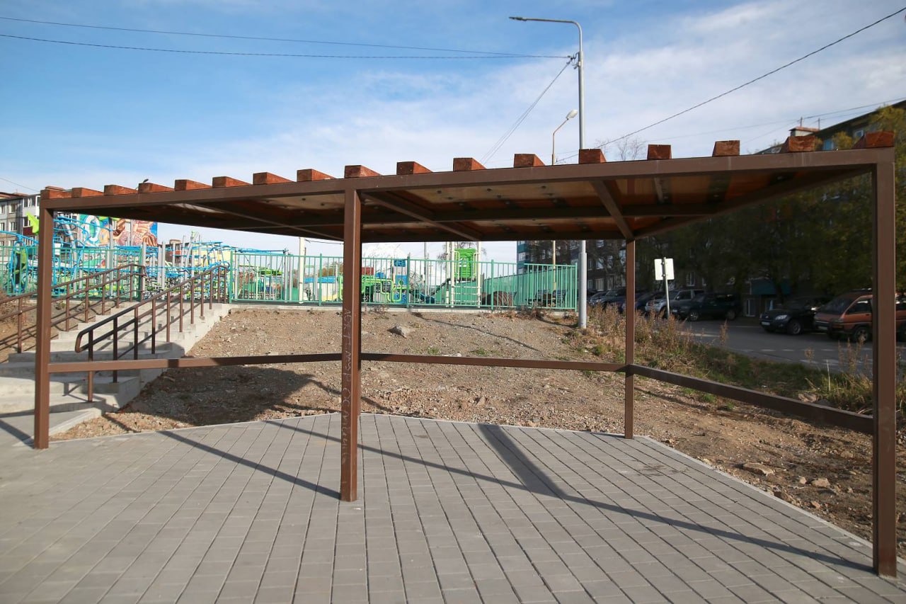 Сквер на Батарейной не приняли из-за недоделок Сквер на Батарейной не приняли из-за недоделок