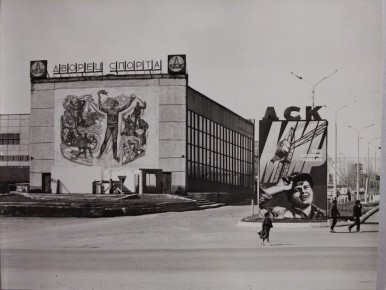 Историю ордена Трудового Красного Знамени домостроительного комбината в фотографиях публикует телеграм-канал «Камчатка XX века»