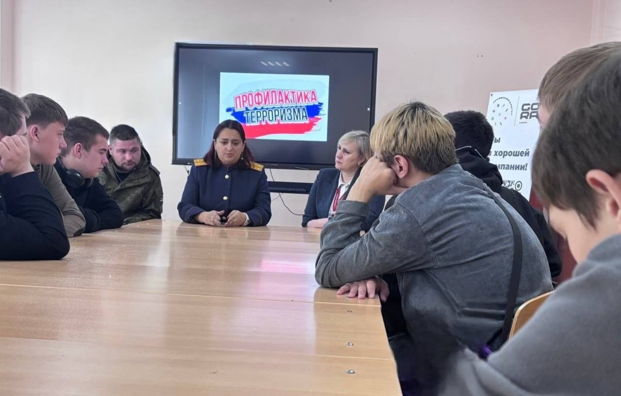 «Мы едины, значит мы непобедимы»: Офицер регионального управления СКР и участник СВО встретились с мильковскими студентами «Мы едины, значит мы непобедимы»: Офицер регионального управления СКР и участник СВО встретились с мильковскими студентами