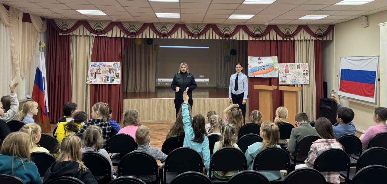 В Петропавловске-Камчатском полицейские проводят профилактические мероприятия для детей в период осенних каникул В Петропавловске-Камчатском полицейские проводят профилактические мероприятия для детей в период осенних каникул